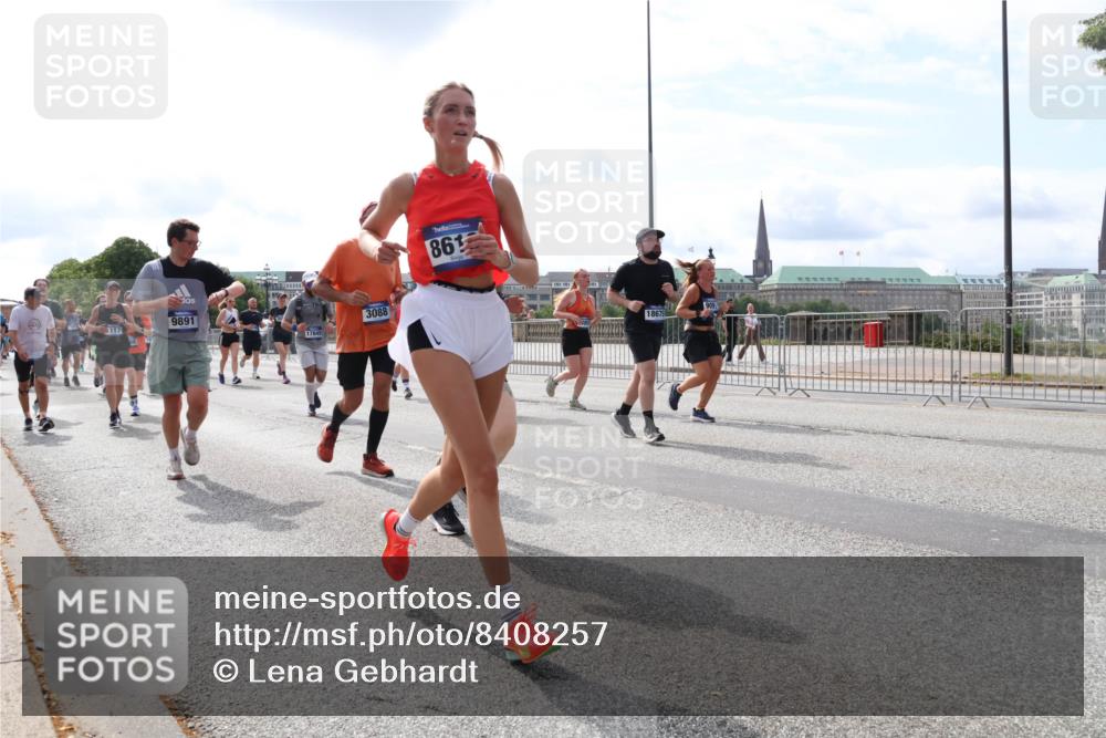 29.06.2025 - hella hamburg halbmarathon Lena Gebhardt http://msf.ph/oto/8408257 29.06.2025 10:16:50 Lombardsbrücke 117, 9891, 17845, 3088, 861, 18675, 1117, 1137, 1212, 1240, 1244, 1298, 1331, 1348, 1403, 1553, 1599, 1602, 1825, 2225, 2347, 2912, 3030, 3088, 3156, 3176, 3210, 3450, 3484, 3622, 3687, 4478, 5036, 5037, 6024, 6328, 6488, 6742, 6941, 6948, 7114, 7115, 7158, 7257, 7345, 7358, 7360, 7376, 7753, 7924, 7928, 8263, 8295, 8317, 8513, 8597, 8619, 8645, 8707, 8847, 8857, 8983, 9091, 9208, 9332, 9492, 9628, 9664, 9676, 9810, 10076, 10139, 10141, 10232 meine-sportfotos.de