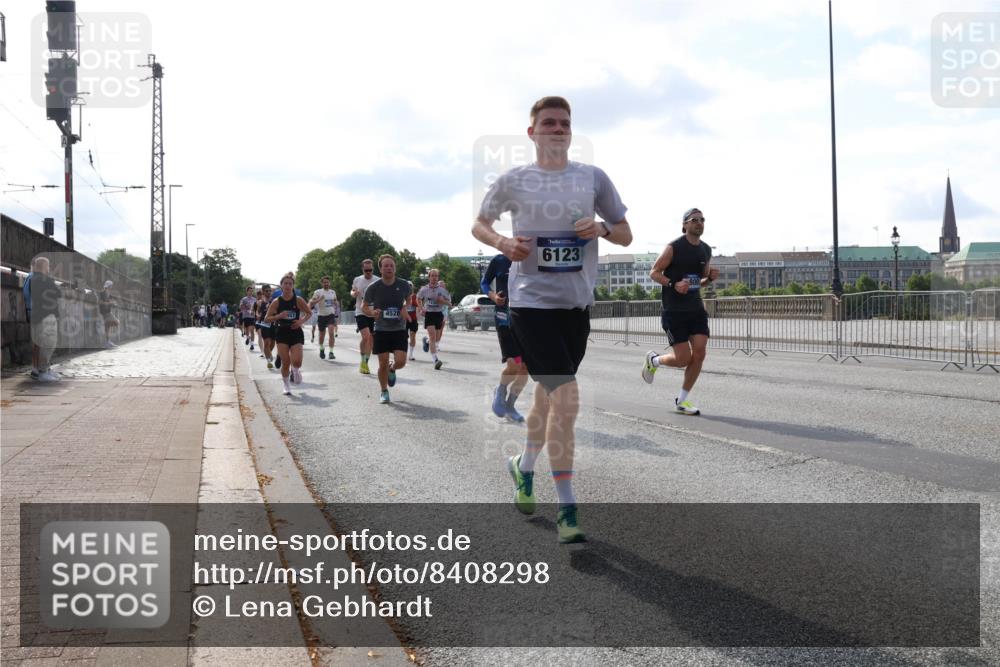 29.06.2025 - hella hamburg halbmarathon Lena Gebhardt http://msf.ph/oto/8408298 29.06.2025 09:49:54 Lombardsbrücke 4528, 6123, 1343, 1445, 1615, 1675, 1800, 1803, 1975, 2324, 2415, 2573, 2750, 2949, 3136, 3282, 3431, 3530, 4148, 4303, 4318, 4425, 4528, 5248, 5409, 6095, 6123, 6682, 6704, 7035, 7229, 7495, 7774, 7796, 8370, 8465, 8629, 8925, 9264, 9265, 9294, 9296, 9686, 9711, 9914, 9979, 10680, 10894, 10930, 11765, 12327, 12554, 12839, 13141, 13457, 13800, 14077, 14204, 14359, 14374, 14560, 14629, 14667, 14688, 14789, 15094 meine-sportfotos.de
