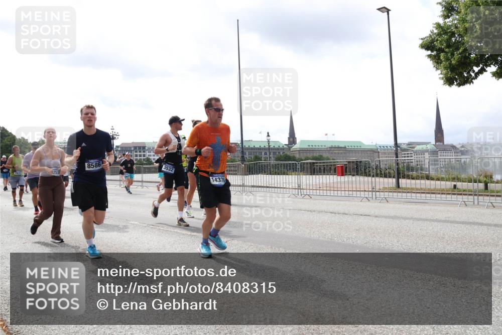 29.06.2025 - hella hamburg halbmarathon Lena Gebhardt http://msf.ph/oto/8408315 29.06.2025 10:41:31 Lombardsbrücke 8586, 3532, 252, 1536, 14376, 1314, 1317, 1509, 1536, 1542, 1623, 1731, 2153, 2229, 2258, 2805, 3344, 3532, 3533, 3623, 4412, 4415, 4541, 4610, 4638, 4787, 5086, 5225, 5432, 5549, 5688, 5689, 5928, 5942, 6088, 6250, 6320, 6450, 6474, 6618, 6793, 6894, 7022, 7023, 7477, 7661, 7821, 7829, 7968, 8004, 8162, 8163, 8293, 8300, 8301, 8385, 8443, 8586, 8751, 8769, 8848, 8878, 8897, 8992, 9588, 9962, 10181, 10269, 10348, 10407, 10483, 10835, 11011, 11166 meine-sportfotos.de