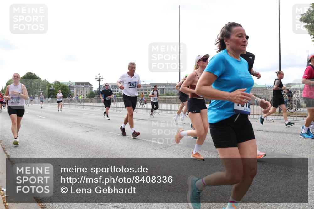 29.06.2025 - hella hamburg halbmarathon Lena Gebhardt http://msf.ph/oto/8408336 29.06.2025 10:24:46 Lombardsbrücke 3132, 4221, 1064, 1352, 1395, 1740, 2108, 2132, 2249, 2280, 2477, 2944, 3053, 3099, 3113, 3132, 3421, 3786, 4008, 4010, 4111, 4162, 4221, 4444, 4464, 4719, 5126, 5138, 5829, 5830, 6261, 6478, 6524, 6526, 6570, 7528, 7778, 7975, 8167, 8297, 9063, 9573, 10907, 11400, 11651, 11816, 11817, 12070, 12303, 13111, 13113, 13380, 13573, 13638, 13711, 14143, 14898, 15124, 15942, 15975, 17185, 17535, 17954, 18194, 18198 meine-sportfotos.de