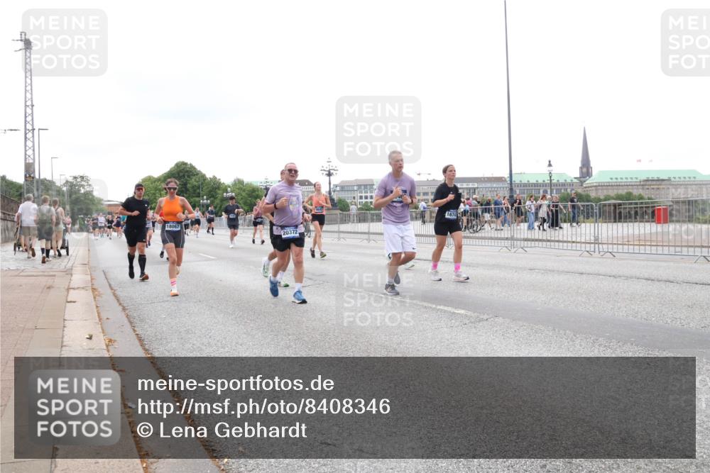 29.06.2025 - hella hamburg halbmarathon Lena Gebhardt http://msf.ph/oto/8408346 29.06.2025 10:50:41 Lombardsbrücke 18067, 20372, 1674, 1129, 1208, 1259, 1828, 1930, 2047, 2200, 2358, 2859, 3184, 3203, 3229, 3647, 3680, 3710, 3805, 3838, 3897, 4168, 4642, 4695, 4771, 4848, 4961, 5119, 5131, 6178, 6680, 7133, 7141, 7161, 7505, 7677, 7938, 8200, 8299, 8779, 8833, 8834, 8986, 9096, 9168, 9933, 10029, 10286, 10437, 10552, 10614, 10636, 10744, 11426, 11577, 11696, 11716, 12079, 12392, 12393, 13887, 14102, 14144, 14534, 14591, 14940, 15017, 15230, 15416 meine-sportfotos.de