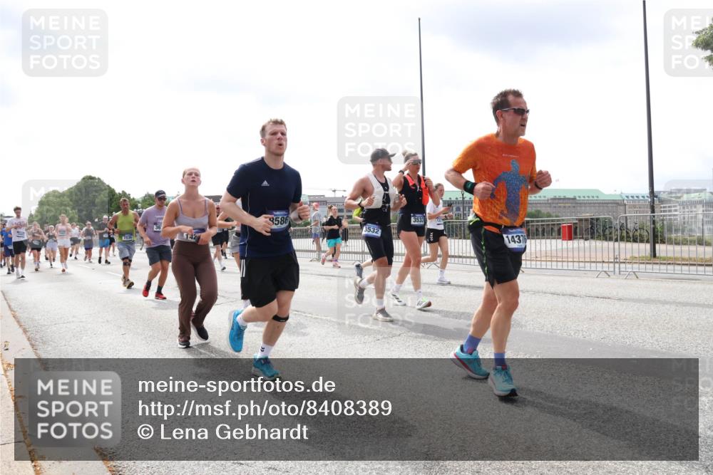 29.06.2025 - hella hamburg halbmarathon Lena Gebhardt http://msf.ph/oto/8408389 29.06.2025 10:41:32 Lombardsbrücke 3586, 1536, 144, 3532, 3533, 14376, 1314, 1509, 1536, 1542, 1623, 1712, 1731, 2153, 2229, 2258, 2805, 3344, 3532, 3533, 3623, 4412, 4415, 4541, 4610, 4638, 4787, 5086, 5225, 5432, 5688, 5689, 5928, 5942, 6088, 6250, 6320, 6450, 6474, 6618, 6793, 6894, 7022, 7023, 7477, 7661, 7821, 7829, 7968, 8004, 8162, 8163, 8293, 8300, 8301, 8385, 8443, 8586, 8751, 8769, 8848, 8878, 8897, 8992, 9588, 9962, 10181, 10269, 10348, 10407, 10483, 10835, 11011, 11166 meine-sportfotos.de