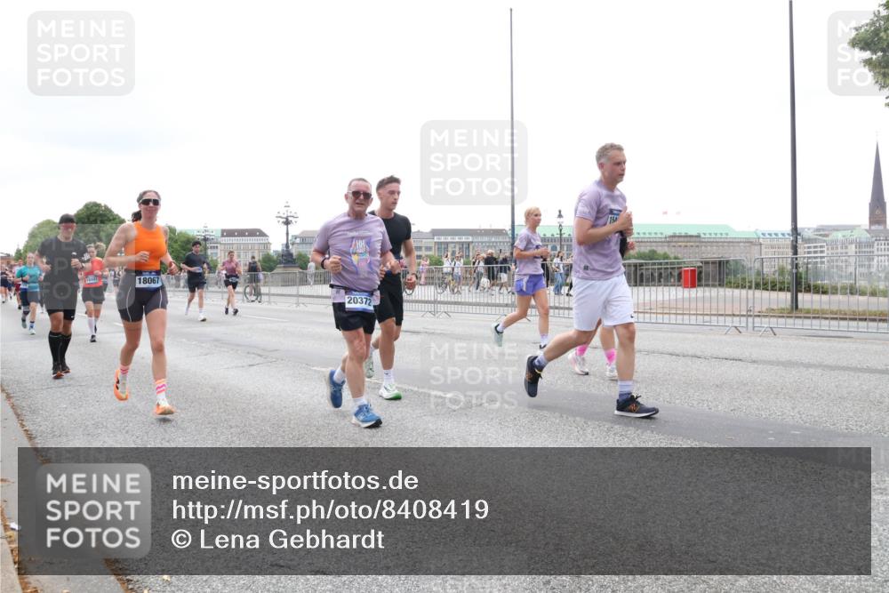 29.06.2025 - hella hamburg halbmarathon Lena Gebhardt http://msf.ph/oto/8408419 29.06.2025 10:50:42 Lombardsbrücke 18483, 18067, 20372, 15, 1129, 1208, 1259, 1828, 1930, 2047, 2200, 2358, 2859, 3184, 3203, 3229, 3647, 3680, 3710, 3805, 3838, 3897, 4168, 4642, 4695, 4771, 4848, 4961, 5119, 5131, 6178, 6680, 7133, 7141, 7161, 7505, 7677, 7825, 7938, 8200, 8299, 8779, 8833, 8834, 8986, 9096, 9168, 9933, 10029, 10286, 10437, 10552, 10614, 10636, 10744, 11426, 11577, 11696, 11716, 12079, 12392, 12393, 13887, 14102, 14144, 14534, 14591, 14940, 15017, 15230, 15416 meine-sportfotos.de