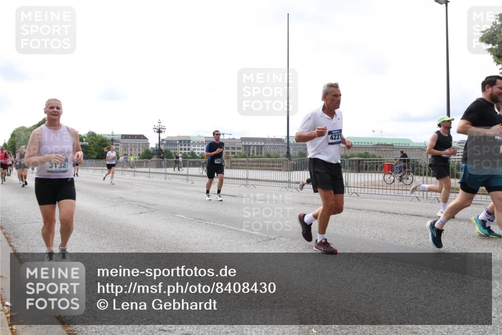 29.06.2025 - hella hamburg halbmarathon Lena Gebhardt http://msf.ph/oto/8408430 29.06.2025 10:24:47 Lombardsbrücke 3132, 4221, 1064, 1352, 1395, 1740, 2108, 2132, 2249, 2280, 2477, 2944, 3053, 3099, 3113, 3132, 3421, 3786, 4008, 4010, 4111, 4162, 4221, 4444, 4464, 5126, 5138, 5829, 5830, 6261, 6478, 6524, 6526, 6570, 7528, 7778, 7975, 9063, 9573, 10907, 11400, 11651, 11816, 11817, 12070, 12303, 13111, 13113, 13380, 13573, 13638, 14143, 14898, 15124, 15153, 15942, 15975, 17185, 17535, 17954, 18194, 18198 meine-sportfotos.de