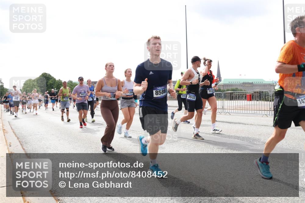29.06.2025 - hella hamburg halbmarathon Lena Gebhardt http://msf.ph/oto/8408452 29.06.2025 10:41:32 Lombardsbrücke 1536, 3623, 1209, 8586, 6894, 3532, 353, 143, 1314, 1509, 1536, 1542, 1623, 1712, 1731, 2153, 2229, 2258, 2805, 3344, 3532, 3533, 3623, 4412, 4415, 4541, 4610, 4638, 4787, 5086, 5225, 5432, 5688, 5689, 5928, 5942, 6088, 6250, 6320, 6450, 6474, 6618, 6793, 6894, 7022, 7023, 7477, 7661, 7821, 7829, 7968, 8004, 8162, 8163, 8293, 8300, 8301, 8385, 8443, 8586, 8751, 8769, 8848, 8878, 8897, 8992, 9588, 9962, 10181, 10269, 10348, 10407, 10483, 10835, 11011, 11166 meine-sportfotos.de