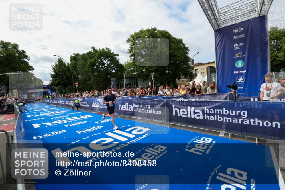 29.06.2025 - hella hamburg halbmarathon Zöllner http://msf.ph/oto/8408458 29.06.2025 10:18:01 Ziel 15166, 19072 meine-sportfotos.de
