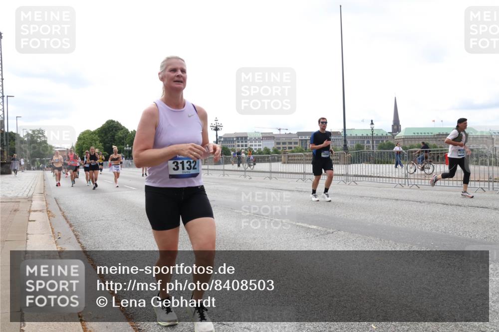 29.06.2025 - hella hamburg halbmarathon Lena Gebhardt http://msf.ph/oto/8408503 29.06.2025 10:24:48 Lombardsbrücke 3132, 1090, 15124, 1064, 1352, 1395, 1740, 2108, 2132, 2249, 2280, 2477, 2944, 3053, 3099, 3113, 3132, 3421, 3786, 4008, 4010, 4111, 4162, 4221, 4444, 4464, 5126, 5138, 5829, 5830, 6261, 6478, 6570, 7778, 7975, 9573, 10907, 11400, 11651, 11816, 11817, 12070, 12303, 13111, 13113, 13380, 13573, 13638, 14143, 14649, 14898, 15124, 15153, 15942, 15975, 17185, 17535, 17954, 18194, 18198 meine-sportfotos.de