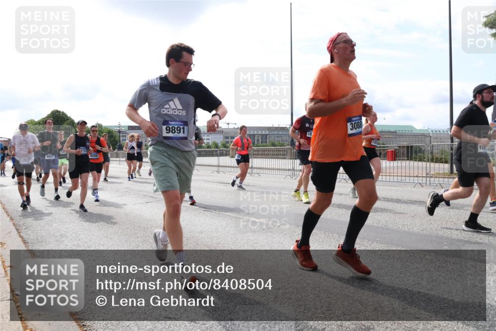 29.06.2025 - hella hamburg halbmarathon Lena Gebhardt http://msf.ph/oto/8408504 29.06.2025 10:16:52 Lombardsbrücke 6941, 417, 9208, 9891, 18, 3088, 186, 1117, 1137, 1240, 1244, 1298, 1331, 1348, 1403, 1553, 1602, 1825, 2225, 2347, 2908, 2912, 3030, 3088, 3156, 3176, 3210, 3450, 3484, 3622, 3687, 4478, 5036, 5037, 5929, 5930, 5995, 6024, 6328, 6488, 6742, 6941, 6948, 7114, 7115, 7158, 7257, 7345, 7358, 7360, 7376, 7924, 7928, 8263, 8295, 8317, 8513, 8619, 8707, 8847, 8857, 8983, 9091, 9208, 9332, 9492, 9664, 9676, 9810, 10076, 10232 meine-sportfotos.de