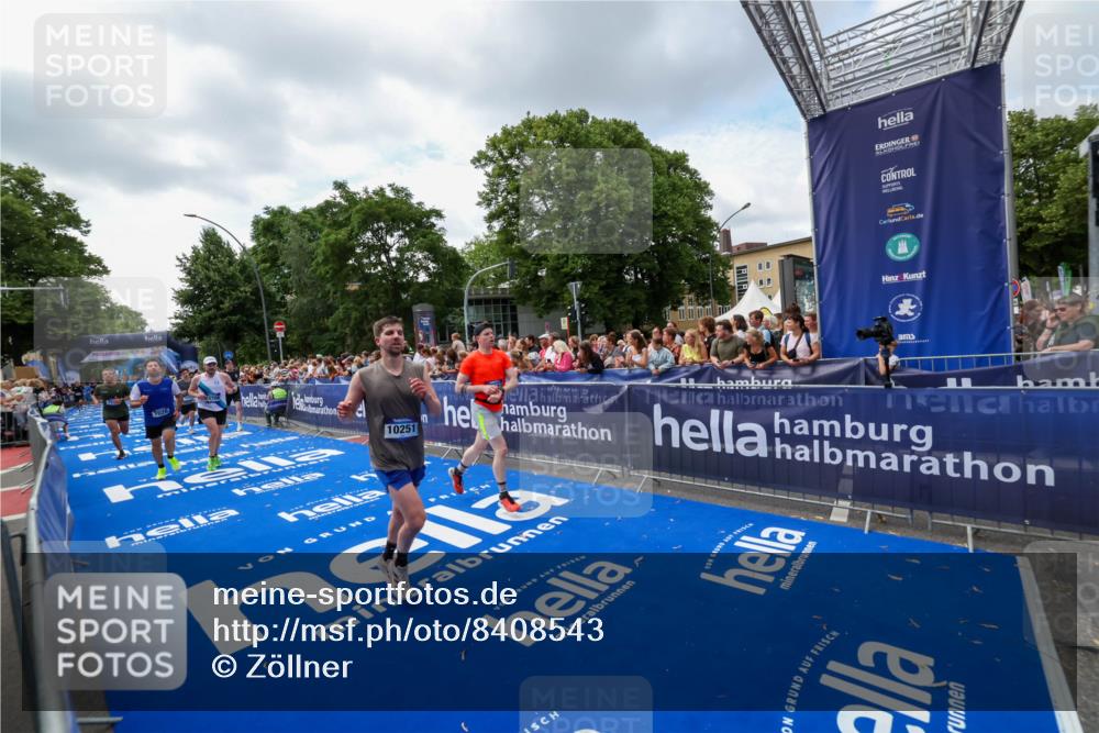 29.06.2025 - hella hamburg halbmarathon Zöllner http://msf.ph/oto/8408543 29.06.2025 10:43:17 Ziel 1675, 7026, 7093, 10099, 10251, 11177, 12153, 15706, 16314, 16997, 18304 meine-sportfotos.de
