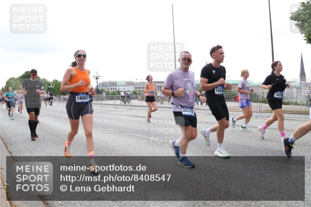 29.06.2025 - hella hamburg halbmarathon Lena Gebhardt http://msf.ph/oto/8408547 29.06.2025 10:50:43 Lombardsbrücke 18067, 20372, 15416, 16742, 1129, 1208, 1259, 1828, 1930, 2047, 2200, 2358, 2859, 3184, 3203, 3229, 3647, 3680, 3710, 3805, 3838, 3897, 4168, 4642, 4695, 4771, 4848, 4961, 5119, 5131, 6178, 6680, 7133, 7141, 7161, 7505, 7677, 7825, 7938, 8200, 8299, 8779, 8833, 8834, 8986, 9096, 9168, 9933, 10029, 10286, 10437, 10552, 10614, 10636, 10744, 11426, 11577, 11696, 12392, 12393, 13887, 14102, 14144, 14534, 14591, 14940, 15017, 15230, 15416 meine-sportfotos.de