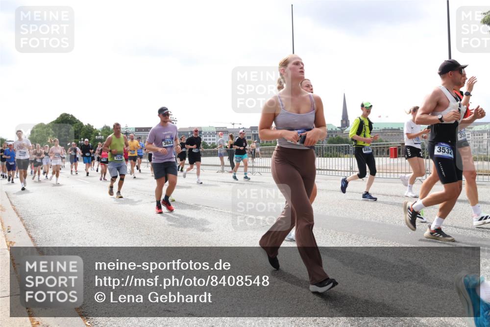 29.06.2025 - hella hamburg halbmarathon Lena Gebhardt http://msf.ph/oto/8408548 29.06.2025 10:41:33 Lombardsbrücke 1536, 3623, 793, 1337, 353, 3532, 1314, 1509, 1536, 1542, 1623, 1712, 1731, 2153, 2229, 2258, 2805, 3344, 3532, 3533, 3623, 4412, 4415, 4541, 4610, 4638, 4787, 5086, 5225, 5432, 5688, 5689, 5928, 5942, 6088, 6250, 6320, 6450, 6474, 6618, 6793, 6894, 7022, 7023, 7477, 7661, 7821, 7968, 8004, 8162, 8163, 8293, 8300, 8301, 8385, 8443, 8586, 8751, 8769, 8848, 8878, 8897, 8992, 9588, 9962, 10181, 10269, 10348, 10407, 10483, 10835, 11011, 11166 meine-sportfotos.de