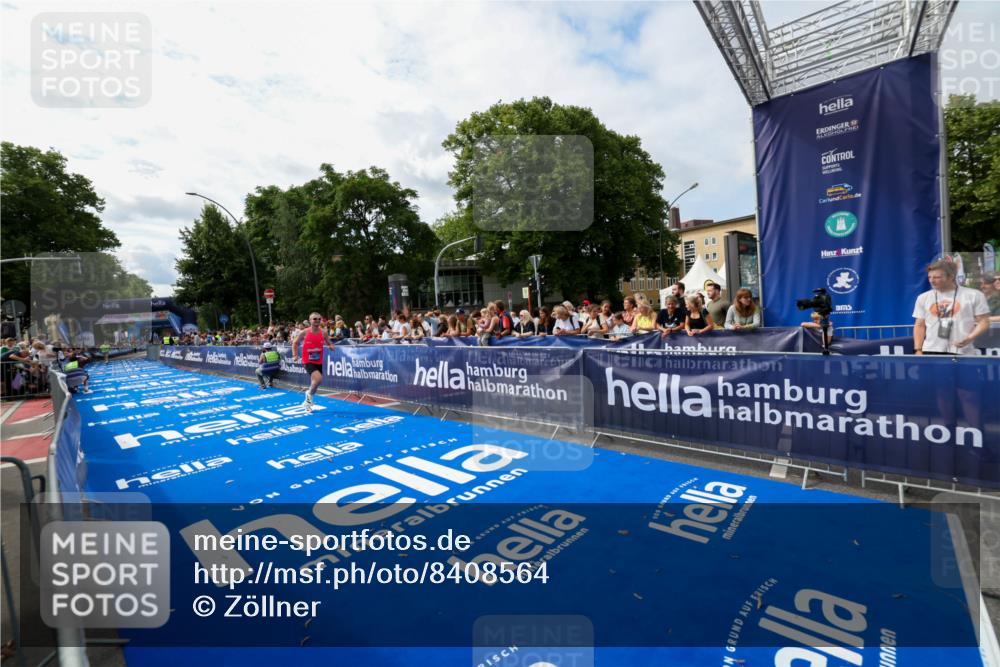 29.06.2025 - hella hamburg halbmarathon Zöllner http://msf.ph/oto/8408564 29.06.2025 10:18:07 Ziel 19072 meine-sportfotos.de