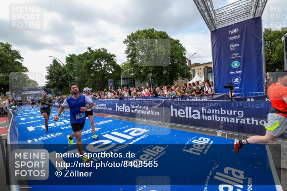 29.06.2025 - hella hamburg halbmarathon Zöllner http://msf.ph/oto/8408565 29.06.2025 10:43:18 Ziel 1675, 3109, 3124, 7026, 7093, 10099, 10251, 11177, 15706, 16314, 16997, 18304 meine-sportfotos.de