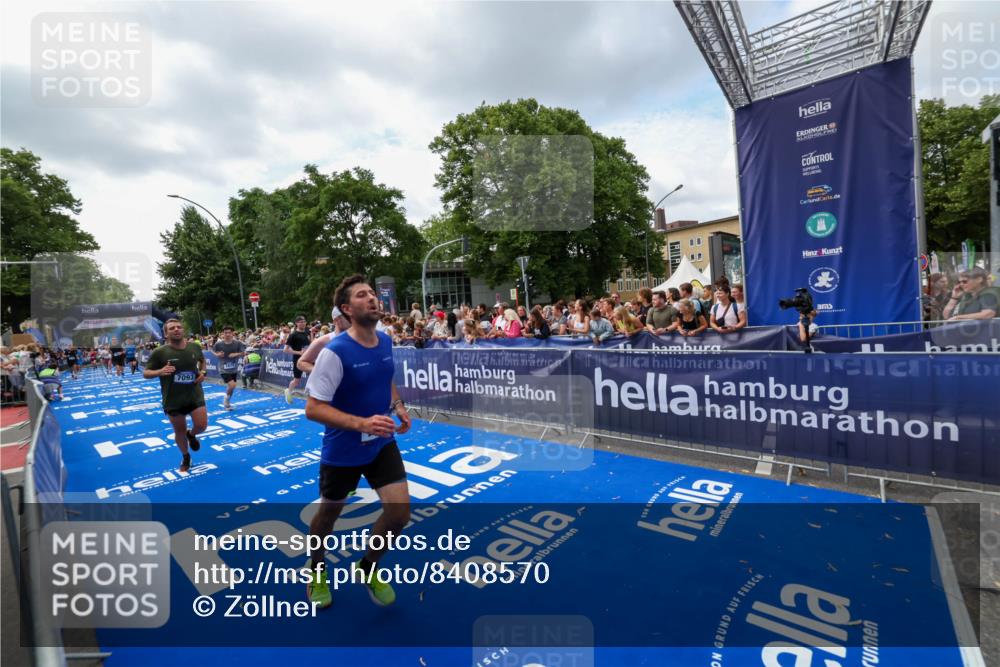 29.06.2025 - hella hamburg halbmarathon Zöllner http://msf.ph/oto/8408570 29.06.2025 10:43:18 Ziel 1675, 3109, 3124, 7026, 7093, 10099, 10251, 11177, 15706, 16314, 16997, 18304 meine-sportfotos.de