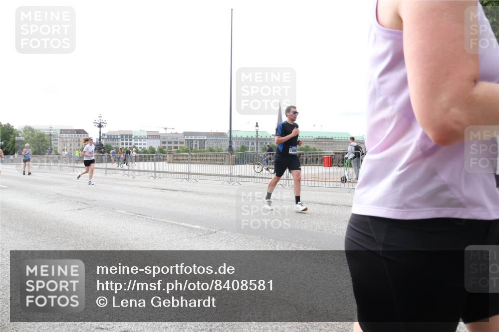29.06.2025 - hella hamburg halbmarathon Lena Gebhardt http://msf.ph/oto/8408581 29.06.2025 10:24:49 Lombardsbrücke 1090, 1064, 1352, 1395, 1740, 2000, 2108, 2249, 2280, 2477, 2944, 3053, 3099, 3113, 3132, 3421, 3786, 4008, 4010, 4111, 4162, 4221, 4444, 4464, 5126, 5138, 5829, 5830, 6261, 6478, 6570, 7778, 7975, 9573, 10907, 11400, 11651, 11816, 11817, 12070, 12303, 13111, 13113, 13380, 13573, 13638, 14143, 14649, 14898, 15124, 15153, 15942, 15975, 17185, 17535, 17954, 18194, 18198 meine-sportfotos.de