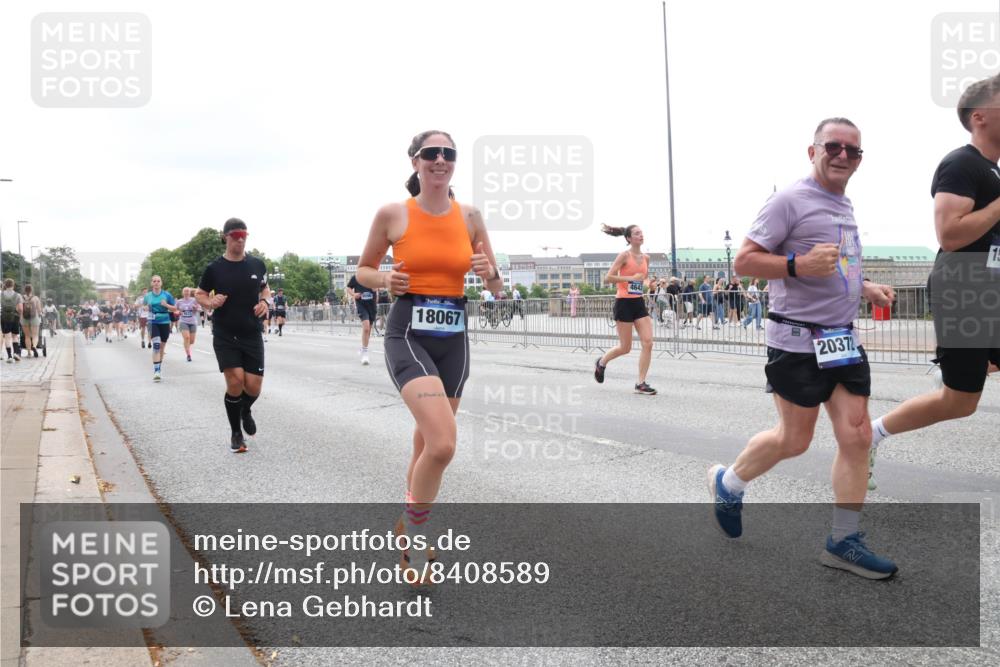 29.06.2025 - hella hamburg halbmarathon Lena Gebhardt http://msf.ph/oto/8408589 29.06.2025 10:50:43 Lombardsbrücke 18067, 20372, 15, 1129, 1208, 1259, 1828, 1930, 2047, 2200, 2358, 2859, 3184, 3203, 3229, 3647, 3680, 3710, 3805, 3838, 3897, 4168, 4642, 4695, 4771, 4848, 4961, 5119, 5131, 6178, 6680, 7133, 7141, 7161, 7505, 7677, 7825, 7938, 8200, 8299, 8779, 8833, 8834, 8986, 9096, 9168, 9933, 10029, 10286, 10437, 10552, 10614, 10636, 10744, 11426, 11577, 11696, 12392, 12393, 13887, 14102, 14144, 14534, 14591, 14940, 15017, 15230, 15416 meine-sportfotos.de