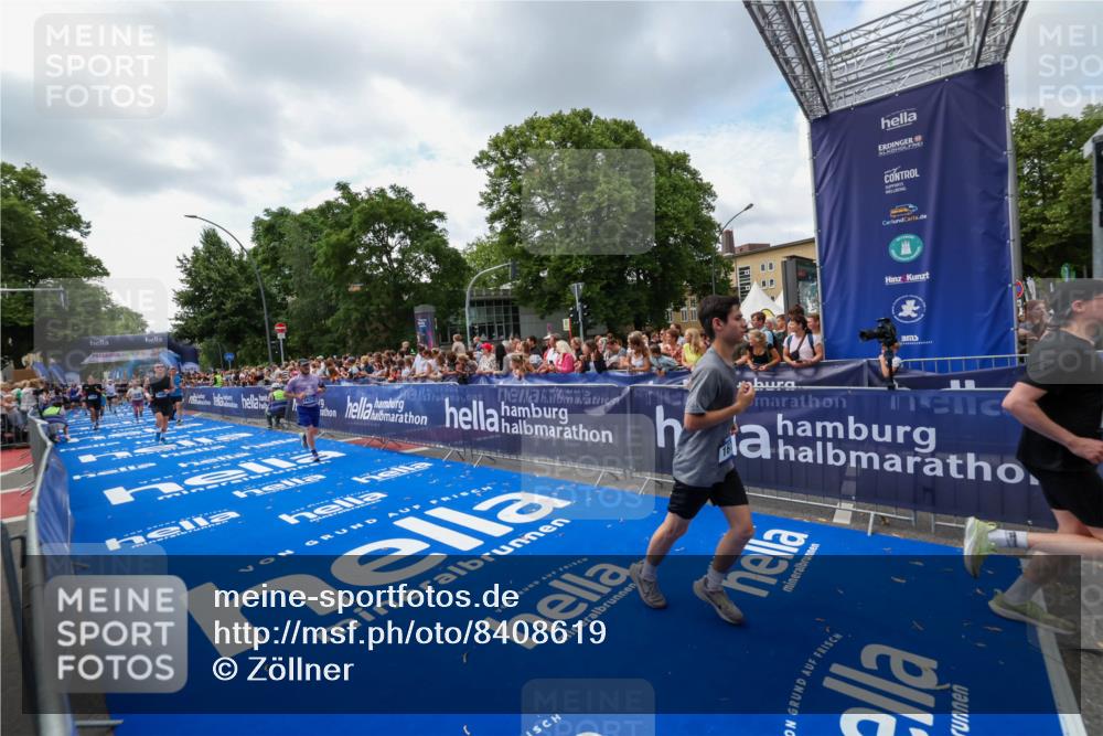 29.06.2025 - hella hamburg halbmarathon Zöllner http://msf.ph/oto/8408619 29.06.2025 10:43:21 Ziel 1675, 3109, 3124, 3146, 10099, 15921, 16314, 16997, 18274, 18304 meine-sportfotos.de