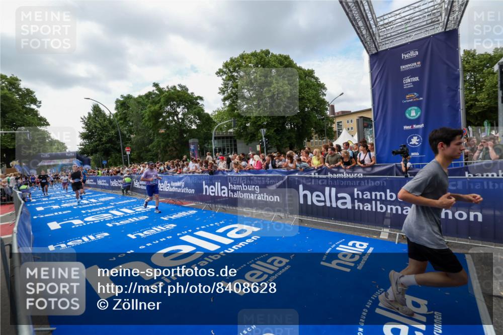 29.06.2025 - hella hamburg halbmarathon Zöllner http://msf.ph/oto/8408628 29.06.2025 10:43:21 Ziel 1675, 3109, 3124, 3146, 10099, 15921, 16314, 16997, 18274, 18304 meine-sportfotos.de