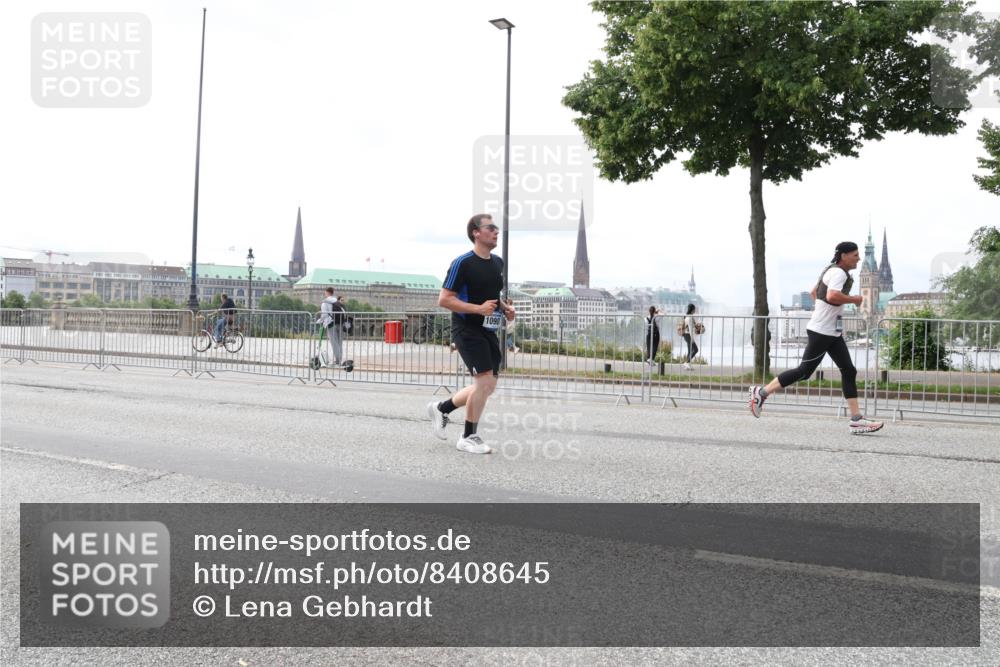 29.06.2025 - hella hamburg halbmarathon Lena Gebhardt http://msf.ph/oto/8408645 29.06.2025 10:24:49 Lombardsbrücke 1090, 1064, 1352, 1395, 1740, 2000, 2108, 2249, 2280, 2477, 2944, 3053, 3099, 3113, 3132, 3421, 3786, 4008, 4010, 4111, 4162, 4221, 4444, 4464, 5126, 5138, 5829, 5830, 6261, 6478, 6570, 7778, 7975, 9573, 10907, 11400, 11651, 11816, 11817, 12070, 12303, 13111, 13113, 13380, 13573, 13638, 14143, 14649, 14898, 15124, 15153, 15942, 15975, 17185, 17535, 17954, 18194, 18198 meine-sportfotos.de