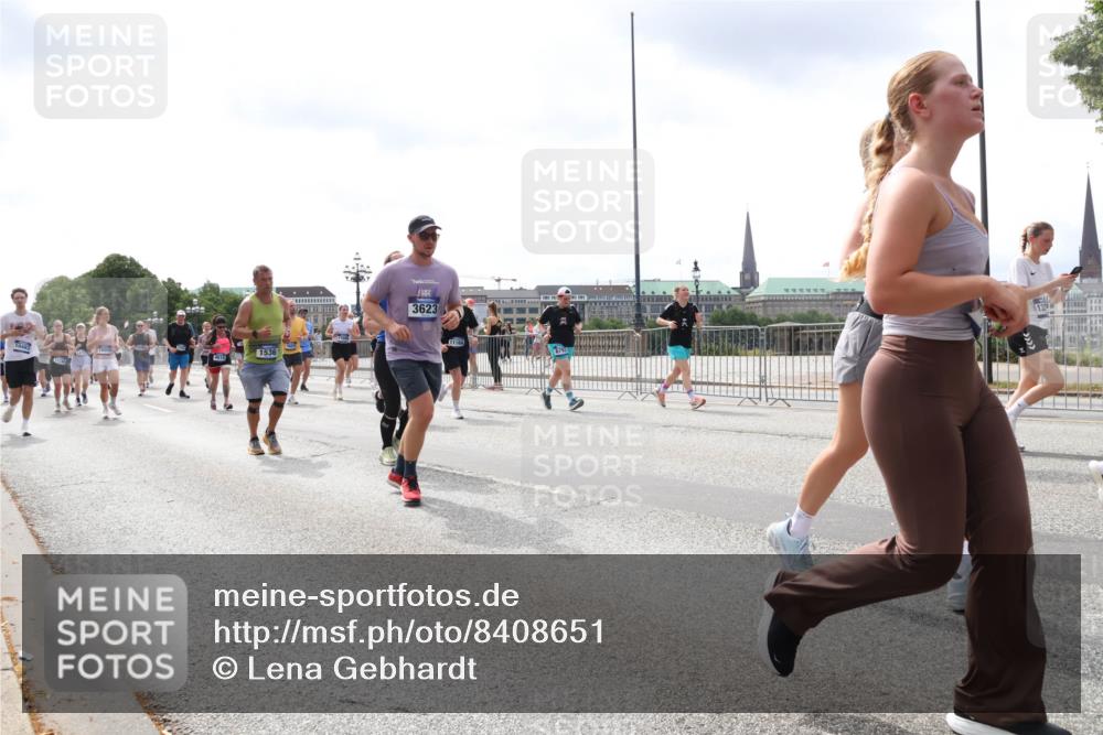 29.06.2025 - hella hamburg halbmarathon Lena Gebhardt http://msf.ph/oto/8408651 29.06.2025 10:41:33 Lombardsbrücke 1536, 3623, 11166, 1314, 1509, 1536, 1542, 1623, 1712, 1731, 2153, 2229, 2258, 2805, 3344, 3532, 3533, 3623, 4412, 4415, 4541, 4610, 4638, 4787, 5086, 5225, 5432, 5688, 5689, 5928, 5942, 6088, 6250, 6320, 6450, 6474, 6618, 6793, 6894, 7022, 7023, 7477, 7661, 7821, 7968, 8004, 8162, 8163, 8293, 8300, 8301, 8385, 8443, 8586, 8751, 8769, 8848, 8878, 8897, 8992, 9588, 9962, 10181, 10269, 10348, 10407, 10483, 10835, 11011, 11166 meine-sportfotos.de