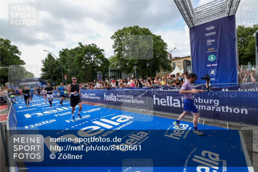 29.06.2025 - hella hamburg halbmarathon Zöllner http://msf.ph/oto/8408661 29.06.2025 10:43:23 Ziel 2653, 3109, 3124, 3146, 10099, 13348, 15921, 16314, 16720, 16997, 18274, 18987, 19009 meine-sportfotos.de