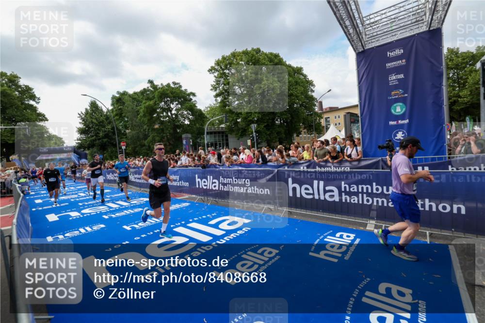 29.06.2025 - hella hamburg halbmarathon Zöllner http://msf.ph/oto/8408668 29.06.2025 10:43:23 Ziel 2653, 3109, 3124, 3146, 10099, 13348, 15921, 16314, 16720, 16997, 18274, 18987, 19009 meine-sportfotos.de