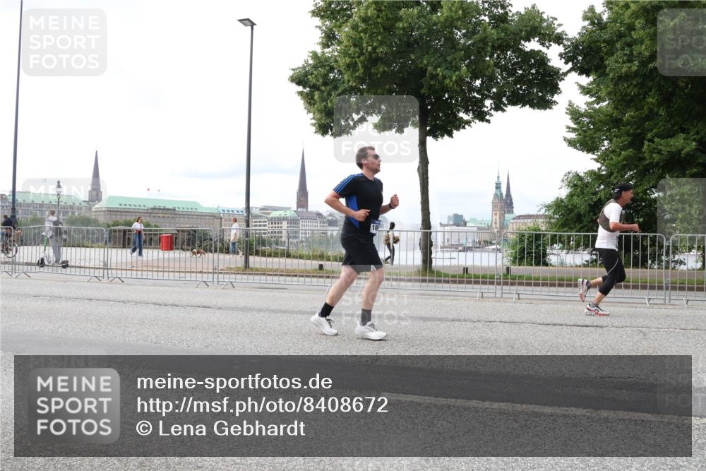 29.06.2025 - hella hamburg halbmarathon Lena Gebhardt http://msf.ph/oto/8408672 29.06.2025 10:24:50 Lombardsbrücke 1064, 1352, 1395, 1740, 2000, 2108, 2249, 2280, 2944, 3053, 3099, 3113, 3132, 3421, 3786, 4008, 4010, 4111, 4221, 4444, 4464, 5126, 5138, 5829, 5830, 6261, 6570, 7778, 7975, 8083, 9573, 10907, 11400, 11651, 11816, 11817, 12070, 12303, 13111, 13113, 13380, 13573, 13638, 14143, 14649, 14898, 15124, 15153, 15942, 15975, 17185, 17535, 17954, 18194, 18198 meine-sportfotos.de
