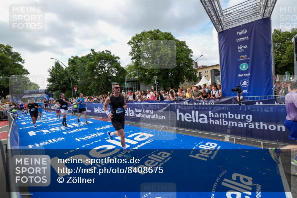 29.06.2025 - hella hamburg halbmarathon Zöllner http://msf.ph/oto/8408675 29.06.2025 10:43:24 Ziel 2653, 3109, 3124, 3146, 10099, 10237, 13348, 15921, 16314, 16720, 16997, 17391, 18274, 18987, 19009, 19051 meine-sportfotos.de