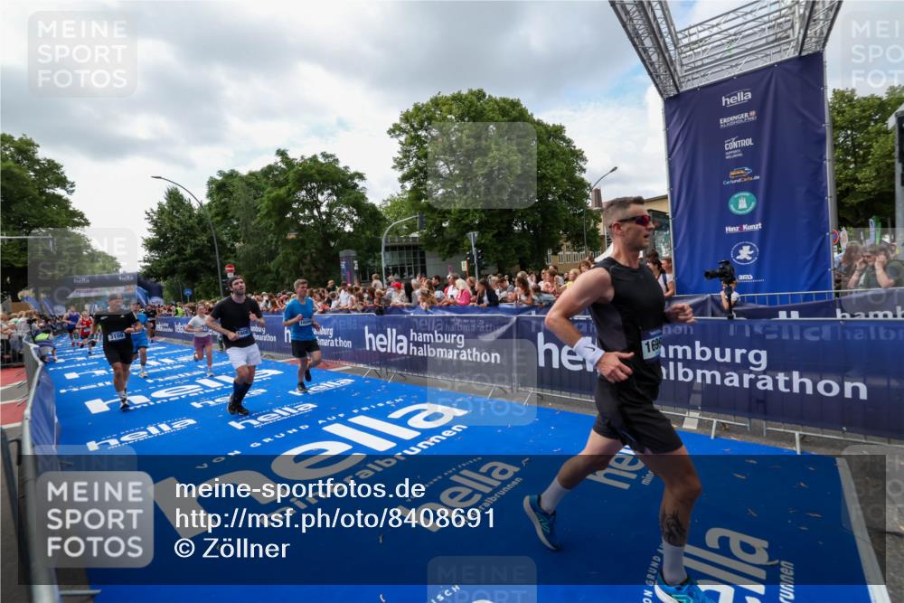 29.06.2025 - hella hamburg halbmarathon Zöllner http://msf.ph/oto/8408691 29.06.2025 10:43:24 Ziel 2653, 3109, 3124, 3146, 10099, 10237, 13348, 15921, 16314, 16720, 16997, 17391, 18274, 18987, 19009, 19051 meine-sportfotos.de