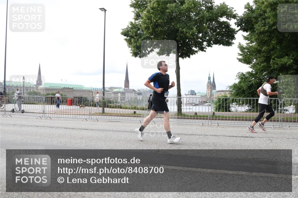 29.06.2025 - hella hamburg halbmarathon Lena Gebhardt http://msf.ph/oto/8408700 29.06.2025 10:24:50 Lombardsbrücke 109, 1064, 1352, 1395, 1740, 2000, 2108, 2249, 2280, 2944, 3053, 3099, 3113, 3132, 3421, 3786, 4008, 4010, 4111, 4221, 4444, 4464, 5126, 5138, 5829, 5830, 6261, 6570, 7778, 7975, 8083, 9573, 10907, 11400, 11651, 11816, 11817, 12070, 12303, 13111, 13113, 13380, 13573, 13638, 14143, 14649, 14898, 15124, 15153, 15942, 15975, 17185, 17535, 17954, 18194, 18198 meine-sportfotos.de