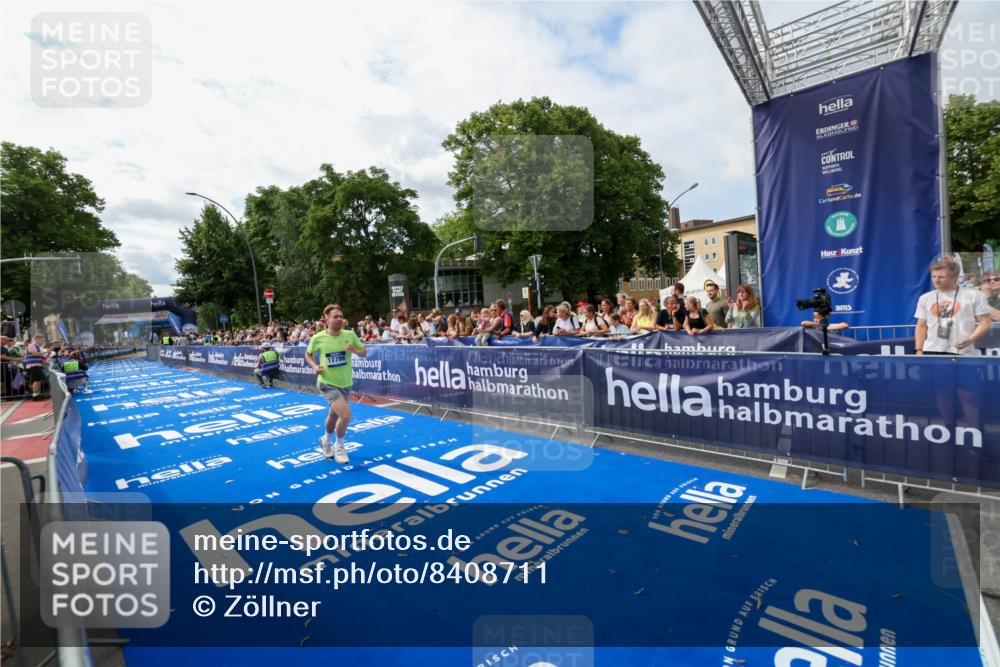 29.06.2025 - hella hamburg halbmarathon Zöllner http://msf.ph/oto/8408711 29.06.2025 10:18:15 Ziel 17786 meine-sportfotos.de