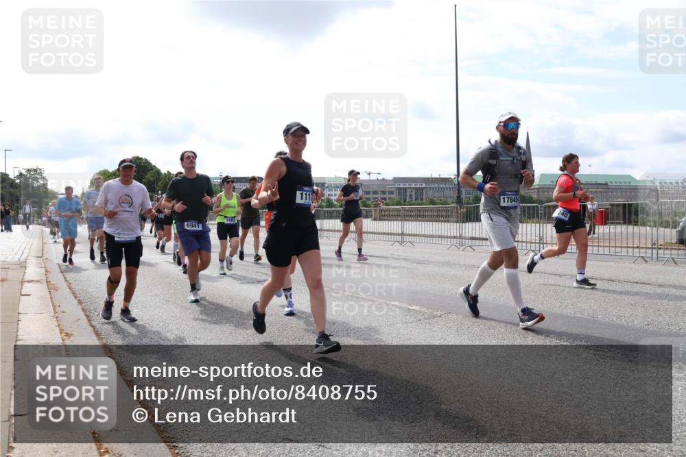 29.06.2025 - hella hamburg halbmarathon Lena Gebhardt http://msf.ph/oto/8408755 29.06.2025 10:16:53 Lombardsbrücke 6941, 1602, 1117, 17845, 240, 1117, 1137, 1240, 1244, 1298, 1331, 1348, 1356, 1403, 1553, 1602, 1825, 2225, 2347, 2908, 2912, 3030, 3088, 3156, 3176, 3210, 3450, 3484, 3622, 3687, 4478, 5036, 5037, 5390, 5929, 5930, 5995, 6328, 6488, 6742, 6941, 6948, 7114, 7115, 7158, 7257, 7345, 7358, 7360, 7376, 7924, 7928, 8263, 8295, 8317, 8513, 8558, 8619, 8707, 8847, 8857, 8983, 9091, 9208, 9332, 9492, 9664, 9676, 10076, 10232 meine-sportfotos.de