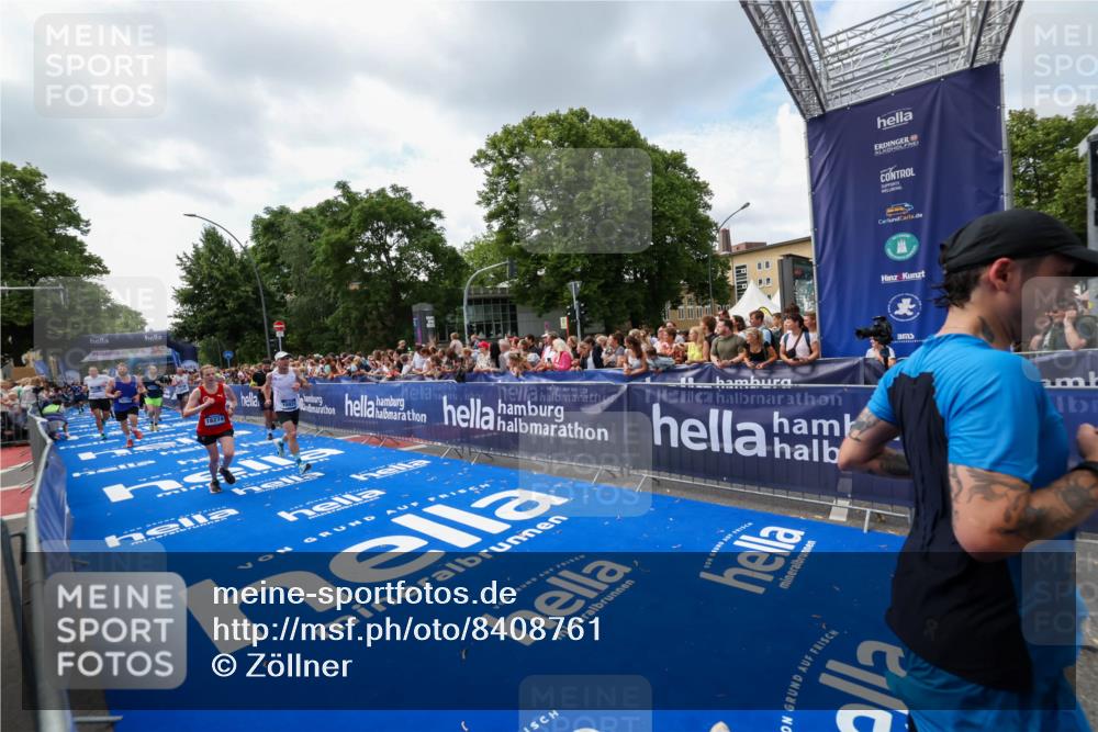 29.06.2025 - hella hamburg halbmarathon Zöllner http://msf.ph/oto/8408761 29.06.2025 10:43:27 Ziel 2653, 3109, 3124, 3146, 3928, 5506, 8664, 10237, 13348, 15921, 16720, 17391, 18274, 18942, 18987, 19009, 19051 meine-sportfotos.de