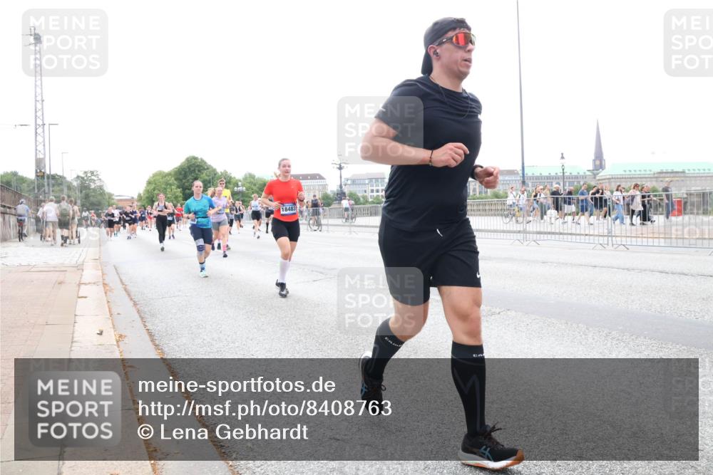29.06.2025 - hella hamburg halbmarathon Lena Gebhardt http://msf.ph/oto/8408763 29.06.2025 10:50:45 Lombardsbrücke 18483, 1129, 1208, 1259, 1828, 1930, 2047, 2200, 2358, 2859, 3184, 3203, 3229, 3647, 3680, 3838, 3897, 4642, 4695, 4771, 4848, 4961, 5119, 5131, 5289, 6178, 7133, 7141, 7161, 7505, 7677, 7825, 7938, 8200, 8299, 8779, 8833, 8834, 8986, 9096, 9168, 9933, 10029, 10437, 10552, 10614, 10636, 10744, 11426, 11577, 11696, 12392, 12393, 13887, 14102, 14534, 14591, 14940, 15017, 15230, 15416 meine-sportfotos.de