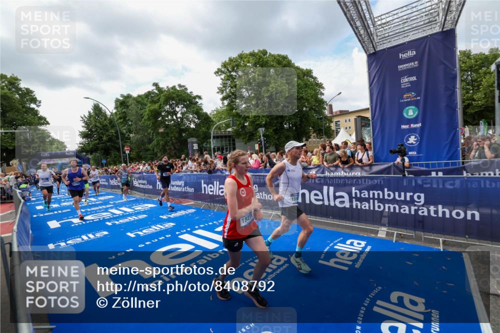 29.06.2025 - hella hamburg halbmarathon Zöllner http://msf.ph/oto/8408792 29.06.2025 10:43:28 Ziel 2653, 3146, 3928, 5436, 5506, 8664, 9931, 10237, 13348, 15921, 16720, 17391, 18274, 18942, 18987, 19009, 19051 meine-sportfotos.de