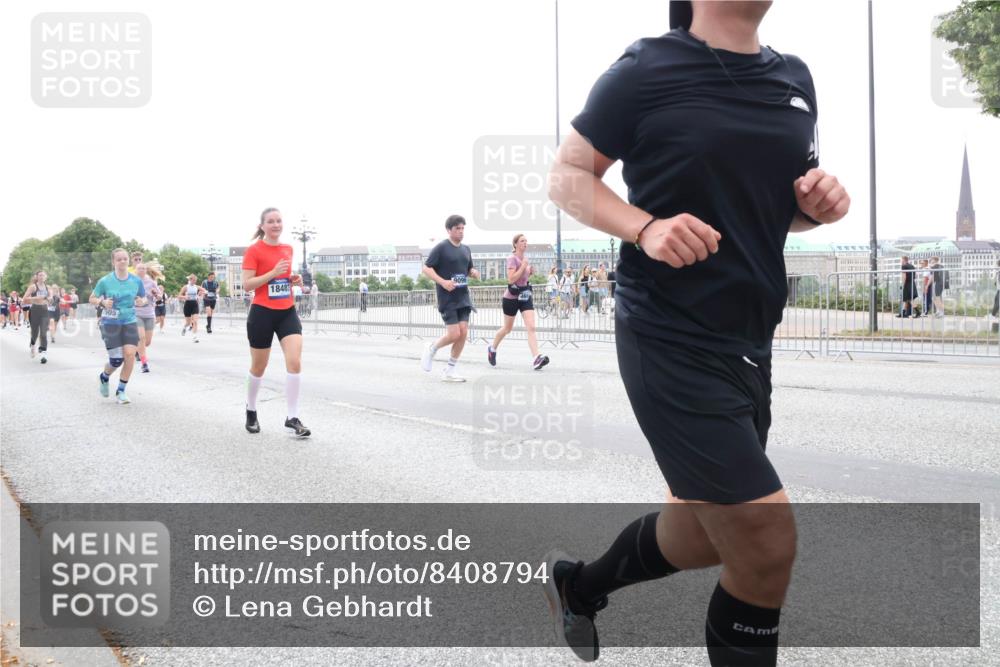 29.06.2025 - hella hamburg halbmarathon Lena Gebhardt http://msf.ph/oto/8408794 29.06.2025 10:50:45 Lombardsbrücke 7505, 18483, 1129, 1208, 1259, 1828, 1930, 2047, 2200, 2358, 2859, 3184, 3203, 3229, 3647, 3680, 3838, 3897, 4642, 4695, 4771, 4848, 4961, 5119, 5131, 5289, 6178, 7133, 7141, 7161, 7505, 7677, 7825, 7938, 8200, 8299, 8779, 8833, 8834, 8986, 9096, 9168, 9933, 10029, 10437, 10552, 10614, 10636, 10744, 11426, 11577, 11696, 12392, 12393, 13887, 14102, 14534, 14591, 14940, 15017, 15230, 15416 meine-sportfotos.de
