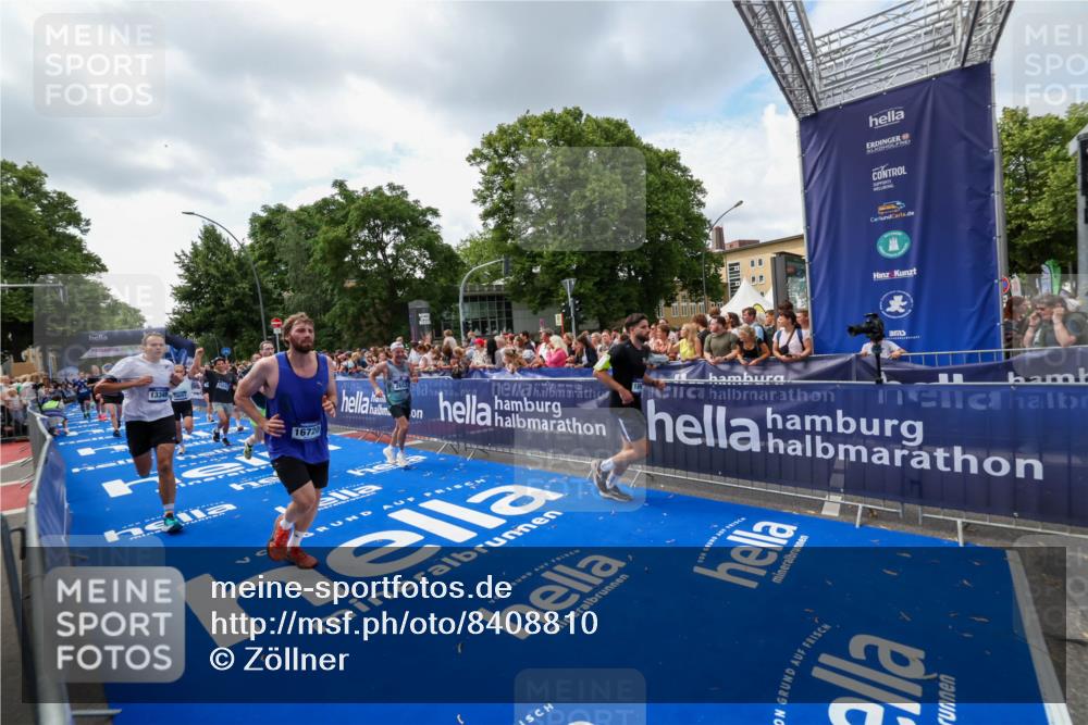 29.06.2025 - hella hamburg halbmarathon Zöllner http://msf.ph/oto/8408810 29.06.2025 10:43:30 Ziel 2653, 3928, 5124, 5436, 5506, 7635, 8664, 9931, 10237, 10246, 11648, 13348, 16338, 16720, 17391, 18513, 18810, 18942, 18987, 19009, 19051 meine-sportfotos.de