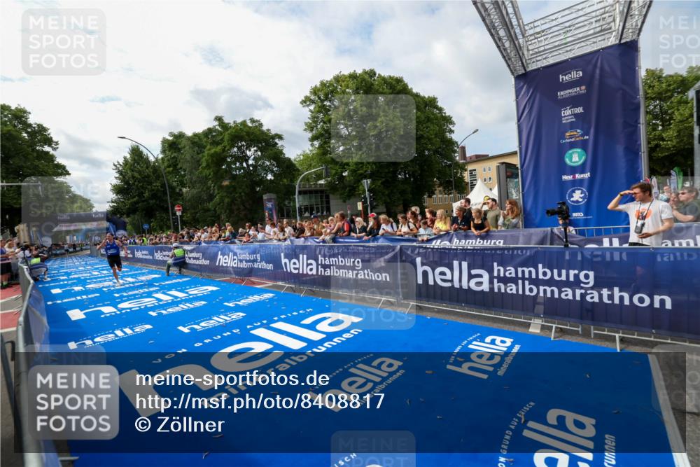 29.06.2025 - hella hamburg halbmarathon Zöllner http://msf.ph/oto/8408817 29.06.2025 10:18:48 Ziel 15495 meine-sportfotos.de