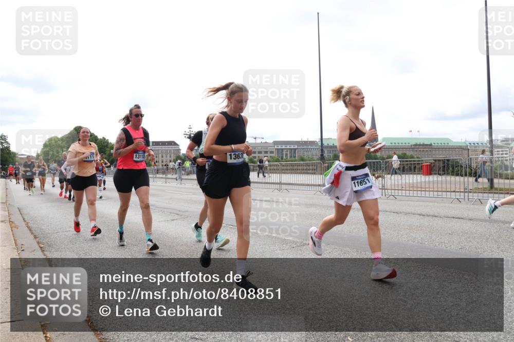 29.06.2025 - hella hamburg halbmarathon Lena Gebhardt http://msf.ph/oto/8408851 29.06.2025 10:24:53 Lombardsbrücke 13113, 1363, 11651, 1064, 1352, 1395, 1740, 2000, 2108, 2249, 2280, 2944, 3053, 3099, 3113, 3132, 3421, 3786, 3920, 4008, 4010, 4111, 4221, 4444, 4464, 5126, 5138, 5829, 5830, 6261, 6570, 7778, 8083, 9573, 10907, 11400, 11651, 11816, 11817, 11921, 12070, 12303, 13111, 13113, 13380, 13573, 13638, 14143, 14649, 14898, 15124, 15153, 15679, 15942, 15975, 17185, 17535, 17954, 18194, 18198 meine-sportfotos.de