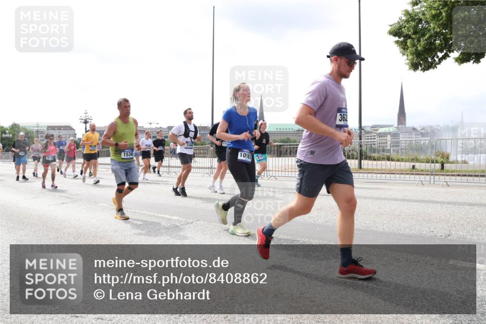 29.06.2025 - hella hamburg halbmarathon Lena Gebhardt http://msf.ph/oto/8408862 29.06.2025 10:41:35 Lombardsbrücke 4610, 1536, 3344, 10181, 6793, 362, 1314, 1509, 1536, 1542, 1623, 1712, 1731, 2153, 2229, 2258, 2805, 3344, 3532, 3533, 3623, 4412, 4415, 4541, 4610, 4787, 5225, 5432, 5688, 5689, 5928, 5942, 6088, 6250, 6320, 6450, 6474, 6618, 6793, 6894, 7022, 7023, 7477, 7661, 7821, 7955, 7968, 8004, 8162, 8163, 8293, 8300, 8301, 8385, 8443, 8586, 8751, 8848, 8878, 8897, 8992, 9467, 9588, 9962, 10181, 10348, 10407, 10483, 10835, 11011, 11166 meine-sportfotos.de