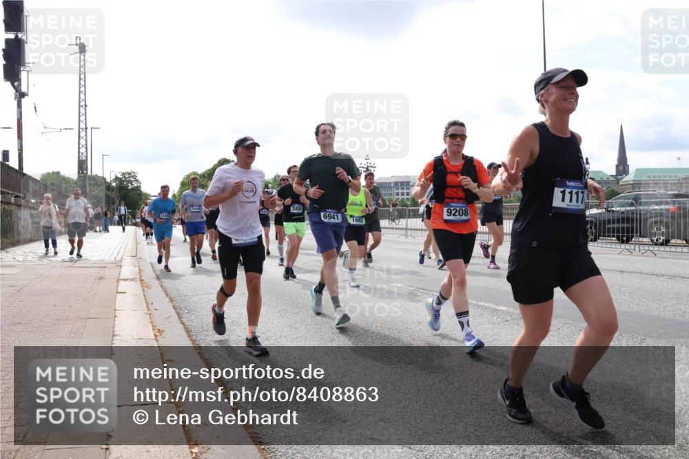 29.06.2025 - hella hamburg halbmarathon Lena Gebhardt http://msf.ph/oto/8408863 29.06.2025 10:16:53 Lombardsbrücke 10320, 1336, 3450, 6320, 6941, 1602, 9208, 2, 1117, 1117, 1137, 1240, 1244, 1298, 1331, 1348, 1356, 1403, 1553, 1602, 1825, 2225, 2347, 2908, 2912, 3030, 3088, 3156, 3176, 3210, 3450, 3484, 3622, 3687, 4478, 5036, 5037, 5390, 5929, 5930, 5995, 6328, 6488, 6742, 6941, 6948, 7114, 7115, 7158, 7257, 7345, 7358, 7360, 7376, 7924, 7928, 8263, 8295, 8317, 8513, 8558, 8619, 8707, 8847, 8857, 8983, 9091, 9208, 9332, 9492, 9664, 9676, 10076, 10232 meine-sportfotos.de