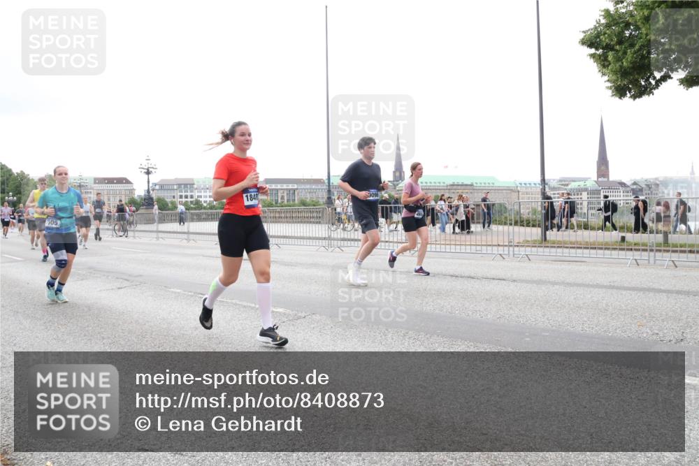 29.06.2025 - hella hamburg halbmarathon Lena Gebhardt http://msf.ph/oto/8408873 29.06.2025 10:50:46 Lombardsbrücke 7505, 1848, 096, 1129, 1208, 1259, 1828, 1930, 2047, 2200, 2358, 2859, 3184, 3203, 3229, 3647, 3680, 3838, 3897, 4642, 4695, 4771, 4848, 4961, 5119, 5131, 5286, 5289, 6178, 7133, 7141, 7161, 7505, 7677, 7825, 7938, 8200, 8299, 8779, 8833, 8834, 8986, 9096, 9168, 9933, 10029, 10437, 10552, 10614, 10636, 10744, 11052, 11577, 11696, 12392, 12393, 13887, 14102, 14534, 14591, 15017, 15230, 15416 meine-sportfotos.de