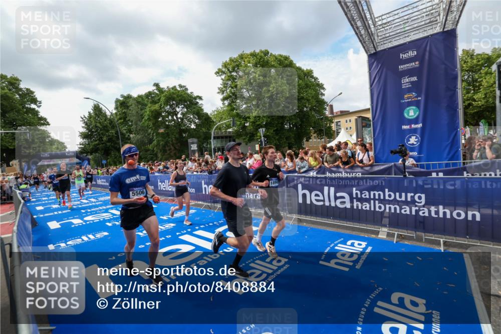 29.06.2025 - hella hamburg halbmarathon Zöllner http://msf.ph/oto/8408884 29.06.2025 10:43:33 Ziel 3928, 4080, 5124, 5436, 5506, 7635, 8664, 9931, 10237, 10246, 11648, 12623, 14484, 16338, 17391, 18513, 18775, 18810, 18942, 19051, 19229 meine-sportfotos.de
