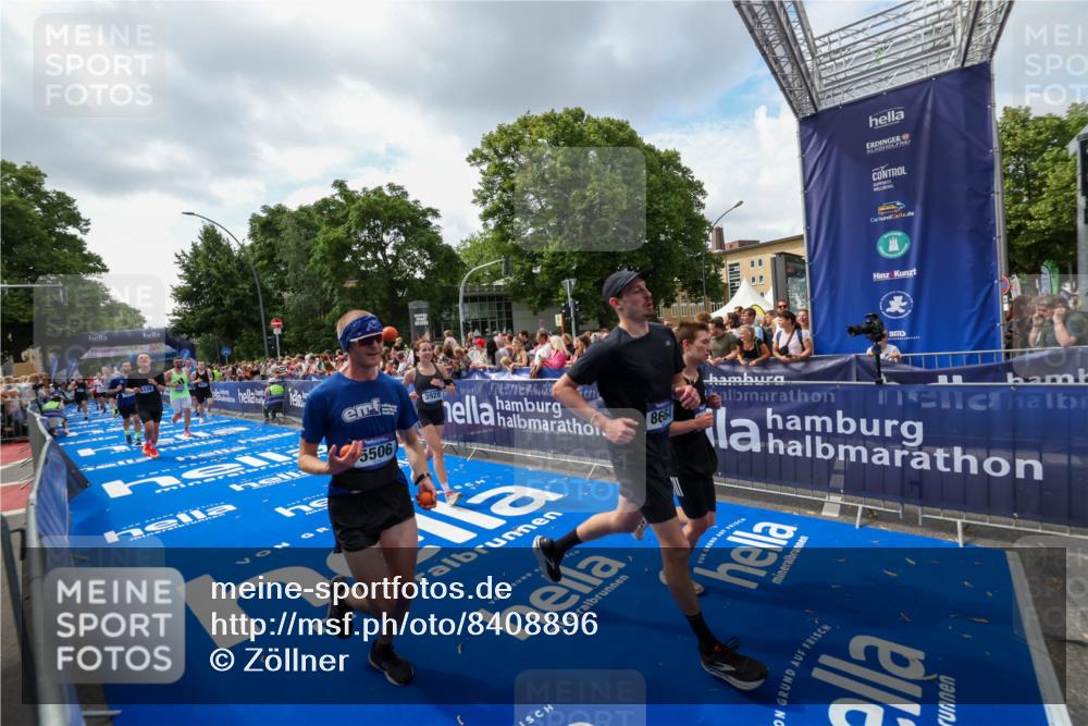 29.06.2025 - hella hamburg halbmarathon Zöllner http://msf.ph/oto/8408896 29.06.2025 10:43:33 Ziel 3928, 4080, 5124, 5436, 5506, 7635, 8664, 9931, 10237, 10246, 11648, 12623, 14484, 16338, 17391, 18513, 18775, 18810, 18942, 19051, 19229 meine-sportfotos.de