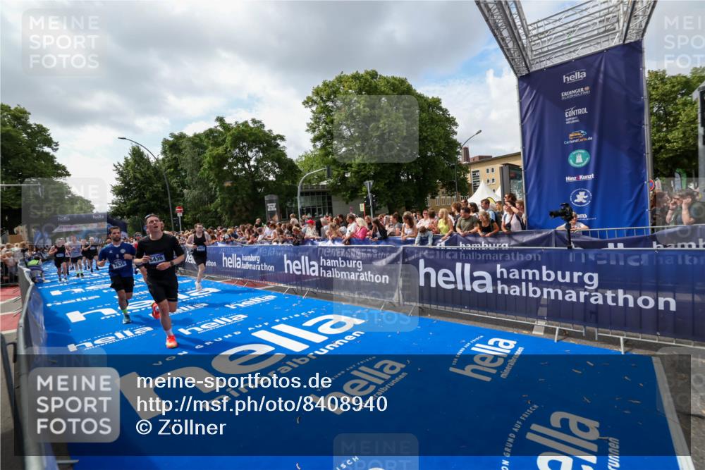 29.06.2025 - hella hamburg halbmarathon Zöllner http://msf.ph/oto/8408940 29.06.2025 10:43:35 Ziel 3928, 4080, 5124, 5436, 7635, 9931, 10246, 11648, 12623, 13996, 14484, 16338, 18513, 18775, 18810, 19229 meine-sportfotos.de