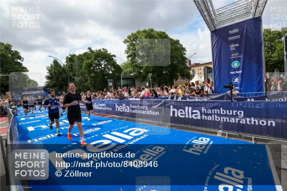 29.06.2025 - hella hamburg halbmarathon Zöllner http://msf.ph/oto/8408946 29.06.2025 10:43:35 Ziel 3928, 4080, 5124, 5436, 7635, 9931, 10246, 11648, 12623, 13996, 14484, 16338, 18513, 18775, 18810, 19229 meine-sportfotos.de