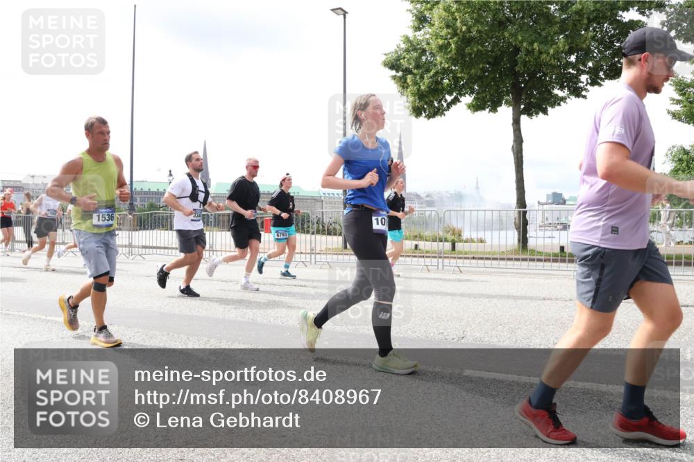 29.06.2025 - hella hamburg halbmarathon Lena Gebhardt http://msf.ph/oto/8408967 29.06.2025 10:41:35 Lombardsbrücke 1536, 6793, 10, 1314, 1509, 1536, 1542, 1623, 1712, 1731, 2153, 2229, 2258, 2805, 3344, 3532, 3533, 3623, 4412, 4415, 4541, 4610, 4787, 5225, 5432, 5688, 5689, 5928, 5942, 6088, 6250, 6320, 6450, 6474, 6618, 6793, 6894, 7022, 7023, 7477, 7661, 7821, 7955, 7968, 8004, 8162, 8163, 8293, 8300, 8301, 8385, 8443, 8586, 8751, 8848, 8878, 8897, 8992, 9467, 9588, 9962, 10181, 10348, 10407, 10483, 10835, 11011, 11166 meine-sportfotos.de