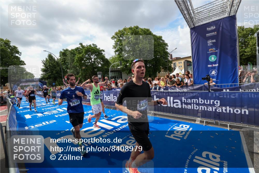 29.06.2025 - hella hamburg halbmarathon Zöllner http://msf.ph/oto/8408979 29.06.2025 10:43:36 Ziel 4080, 5124, 5436, 7635, 9931, 10246, 11648, 12623, 13996, 14484, 14690, 16338, 17912, 18513, 18775, 18810, 19229 meine-sportfotos.de
