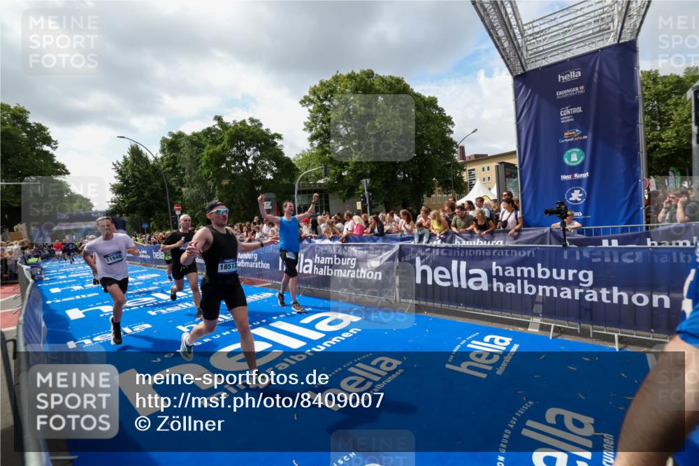 29.06.2025 - hella hamburg halbmarathon Zöllner http://msf.ph/oto/8409007 29.06.2025 10:43:38 Ziel 3116, 4080, 5124, 7635, 10246, 11648, 12623, 13996, 14484, 14690, 16338, 17912, 18449, 18513, 18775, 18810, 19229 meine-sportfotos.de