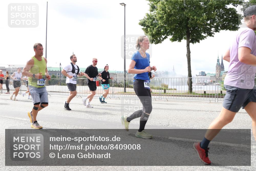 29.06.2025 - hella hamburg halbmarathon Lena Gebhardt http://msf.ph/oto/8409008 29.06.2025 10:41:35 Lombardsbrücke 3344, 1536, 6793, 10, 1314, 1509, 1536, 1542, 1623, 1712, 1731, 2153, 2229, 2258, 2805, 3344, 3532, 3533, 3623, 4412, 4415, 4541, 4610, 4787, 5225, 5432, 5688, 5689, 5928, 5942, 6088, 6250, 6320, 6450, 6474, 6618, 6793, 6894, 7022, 7023, 7477, 7661, 7821, 7955, 7968, 8004, 8162, 8163, 8293, 8300, 8301, 8385, 8443, 8586, 8751, 8848, 8878, 8897, 8992, 9467, 9588, 9962, 10181, 10348, 10407, 10483, 10835, 11011, 11166 meine-sportfotos.de